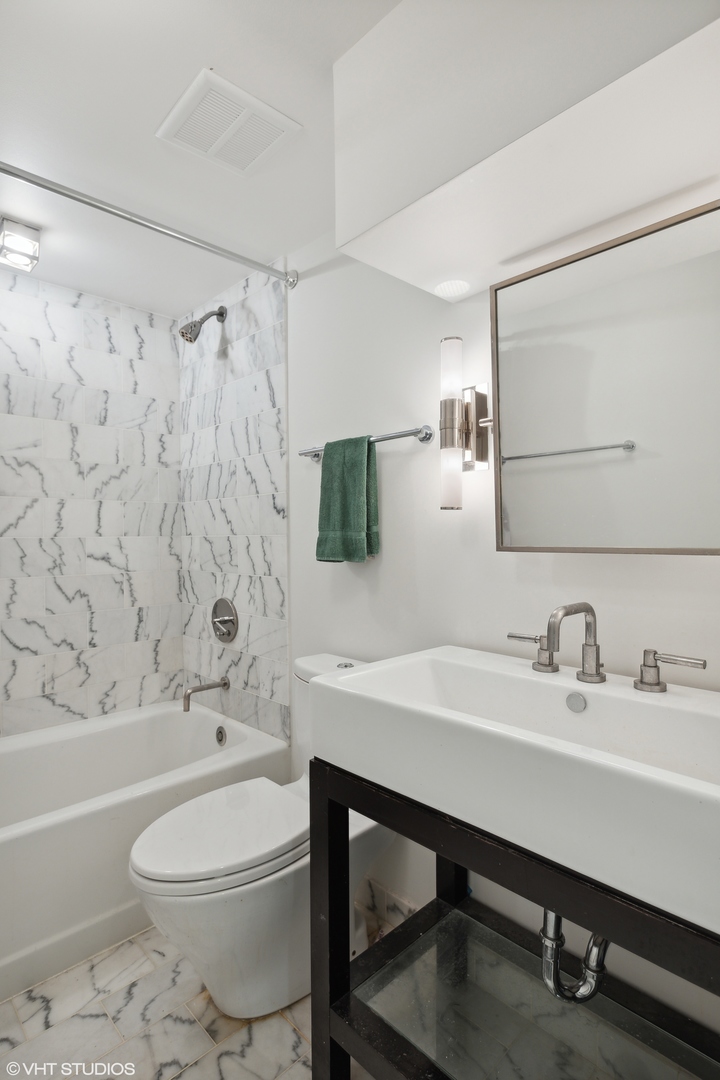 210 E WALTON Place Unit: C