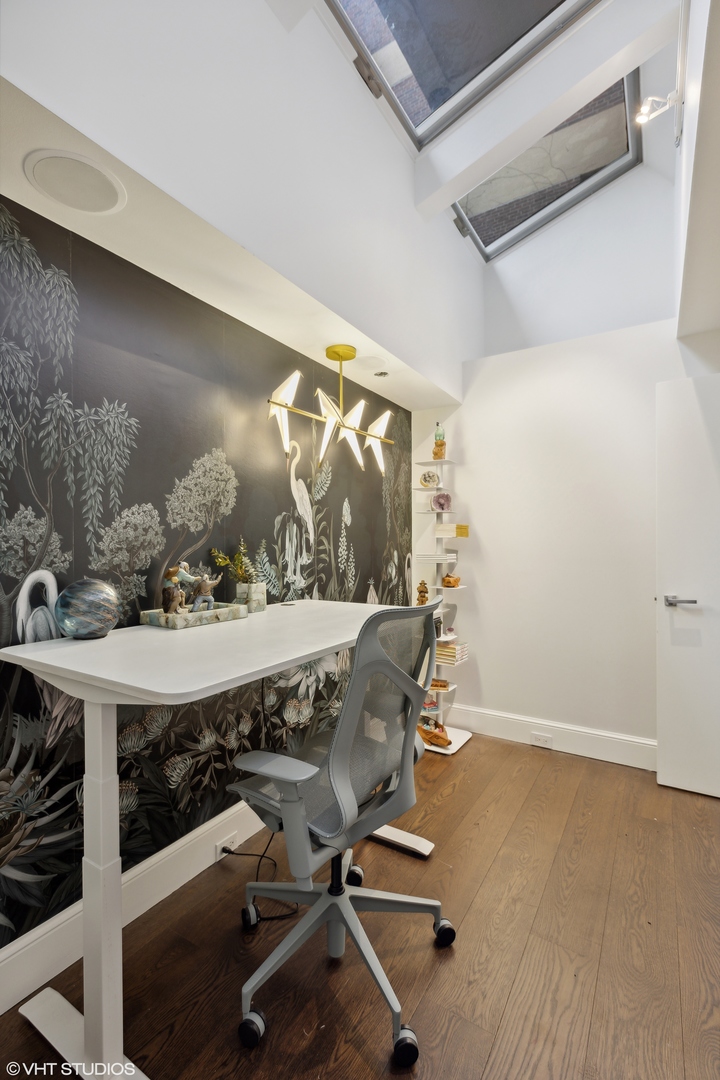 210 E WALTON Place Unit: C