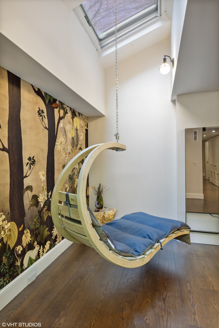 210 E WALTON Place Unit: C