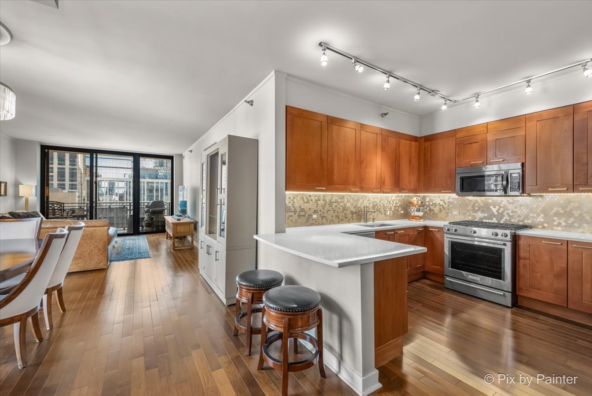 744 N Clark Street Unit: 705