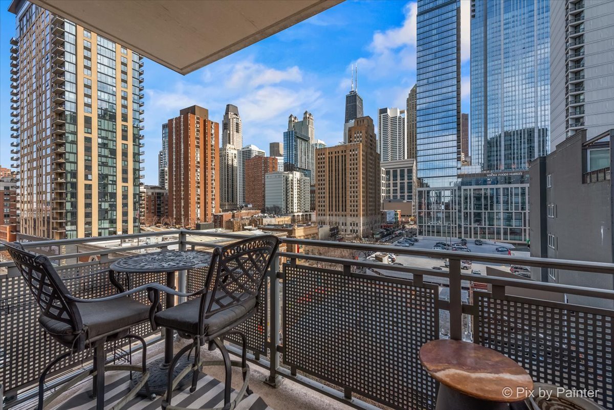 744 N Clark Street Unit: 705