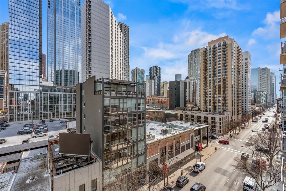 744 N Clark Street Unit: 705
