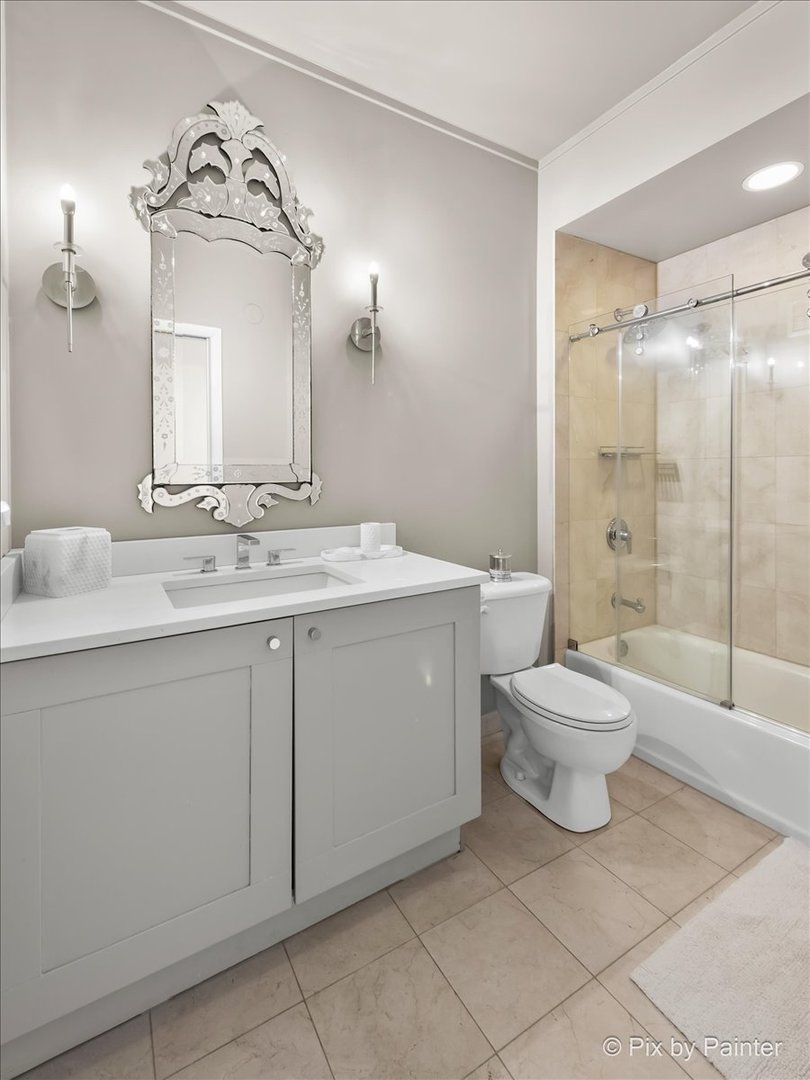 744 N Clark Street Unit: 705