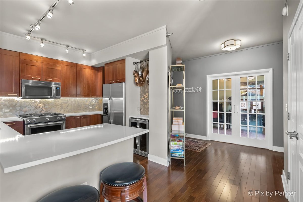 744 N Clark Street Unit: 705