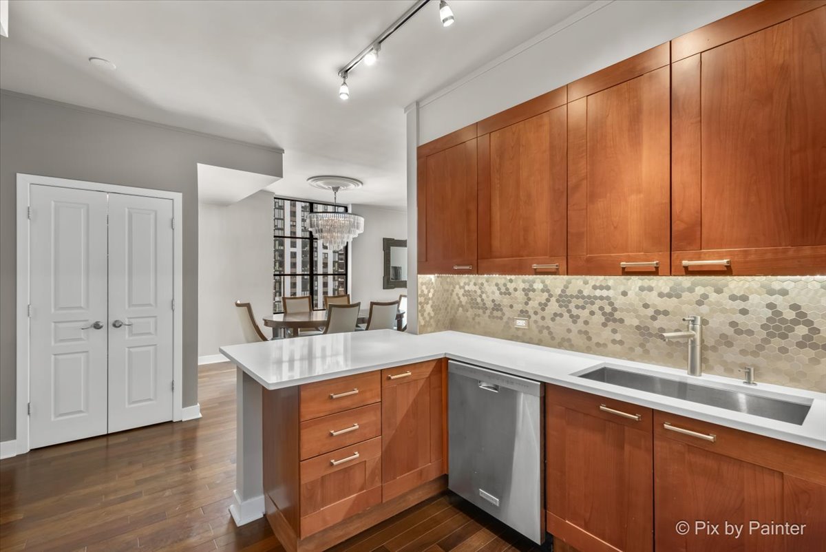 744 N Clark Street Unit: 705