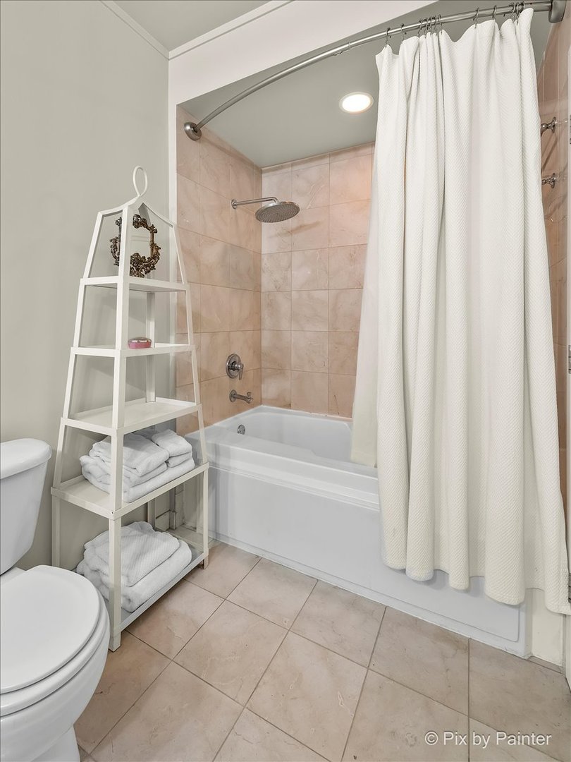 744 N Clark Street Unit: 705