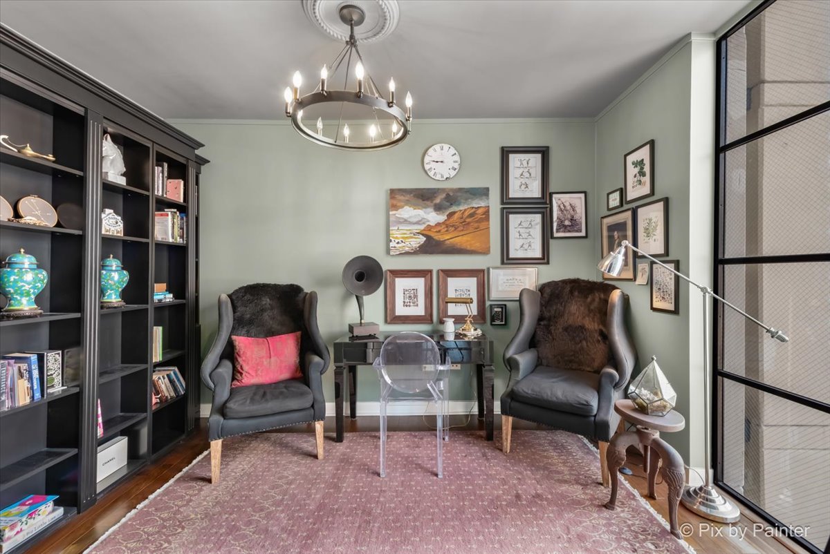 744 N Clark Street Unit: 705