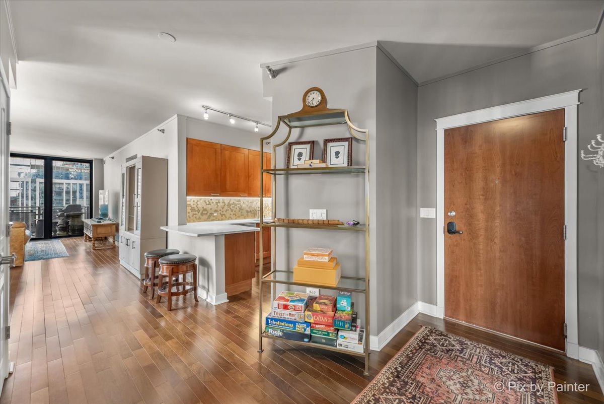 744 N Clark Street Unit: 705