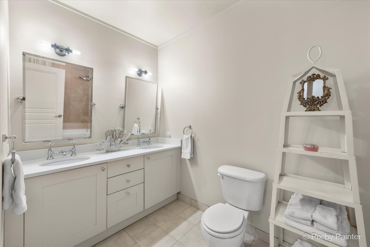 744 N Clark Street Unit: 705