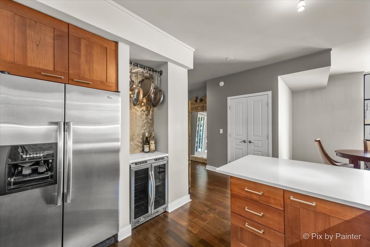 744 N Clark Street Unit: 705