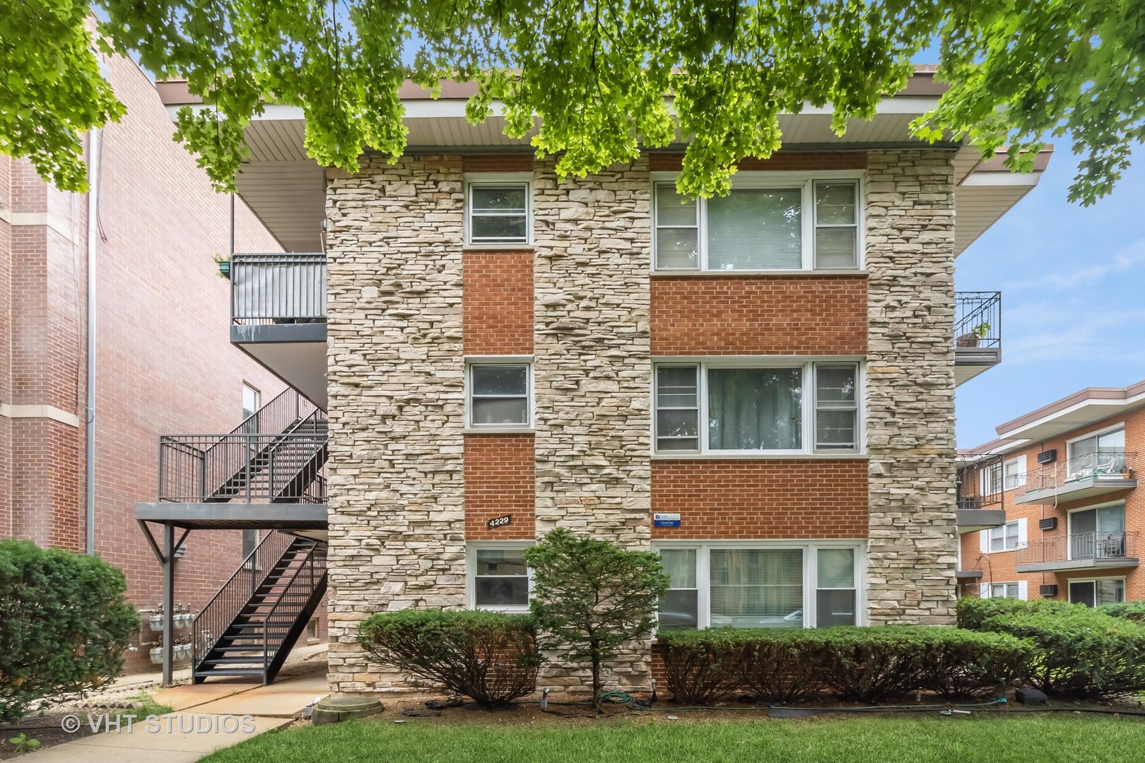 4229 N Keystone Avenue Unit: 2F
