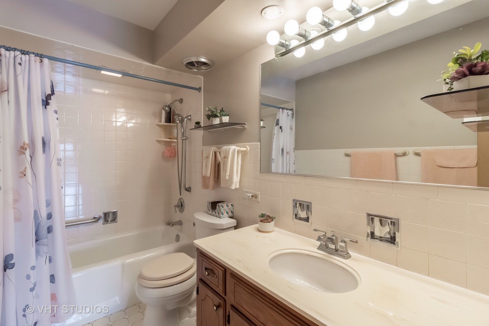 4229 N Keystone Avenue Unit: 2F