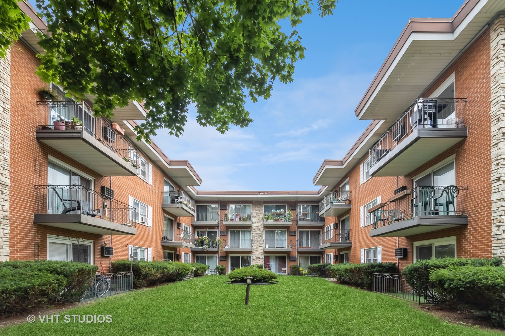 4229 N Keystone Avenue Unit: 2F