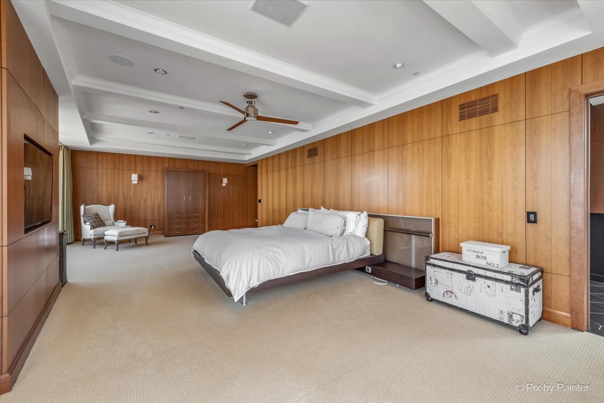 445 E North Water Street Unit: 2205