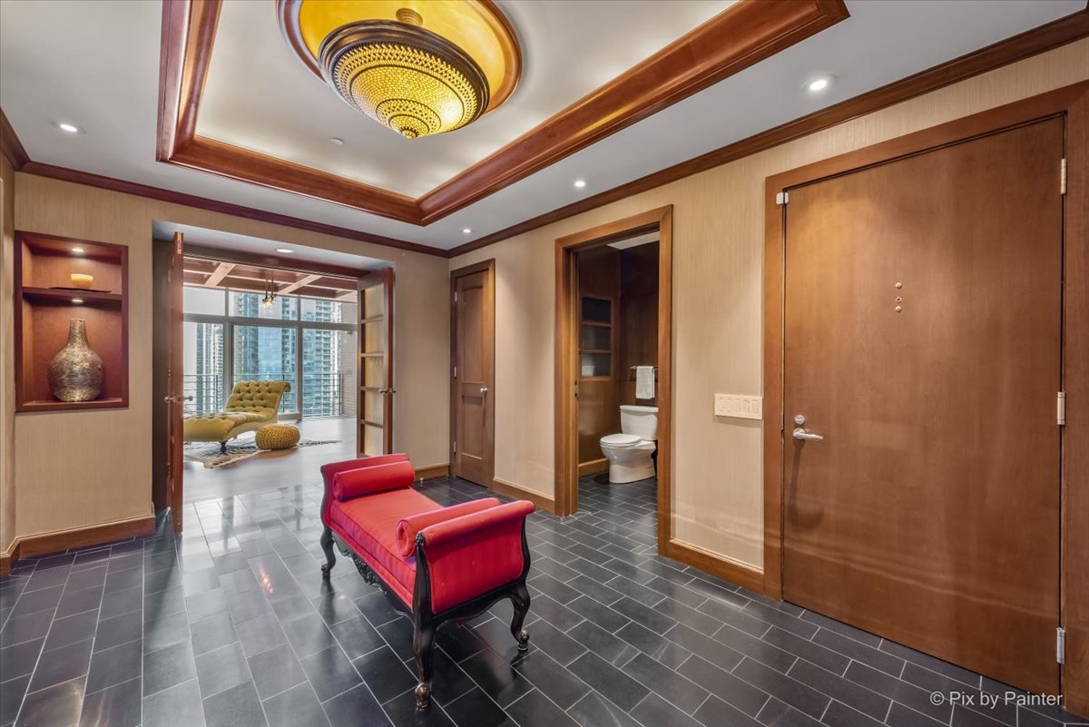 445 E North Water Street Unit: 2205