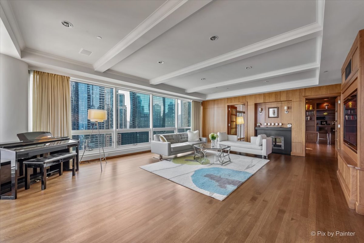 445 E North Water Street Unit: 2205