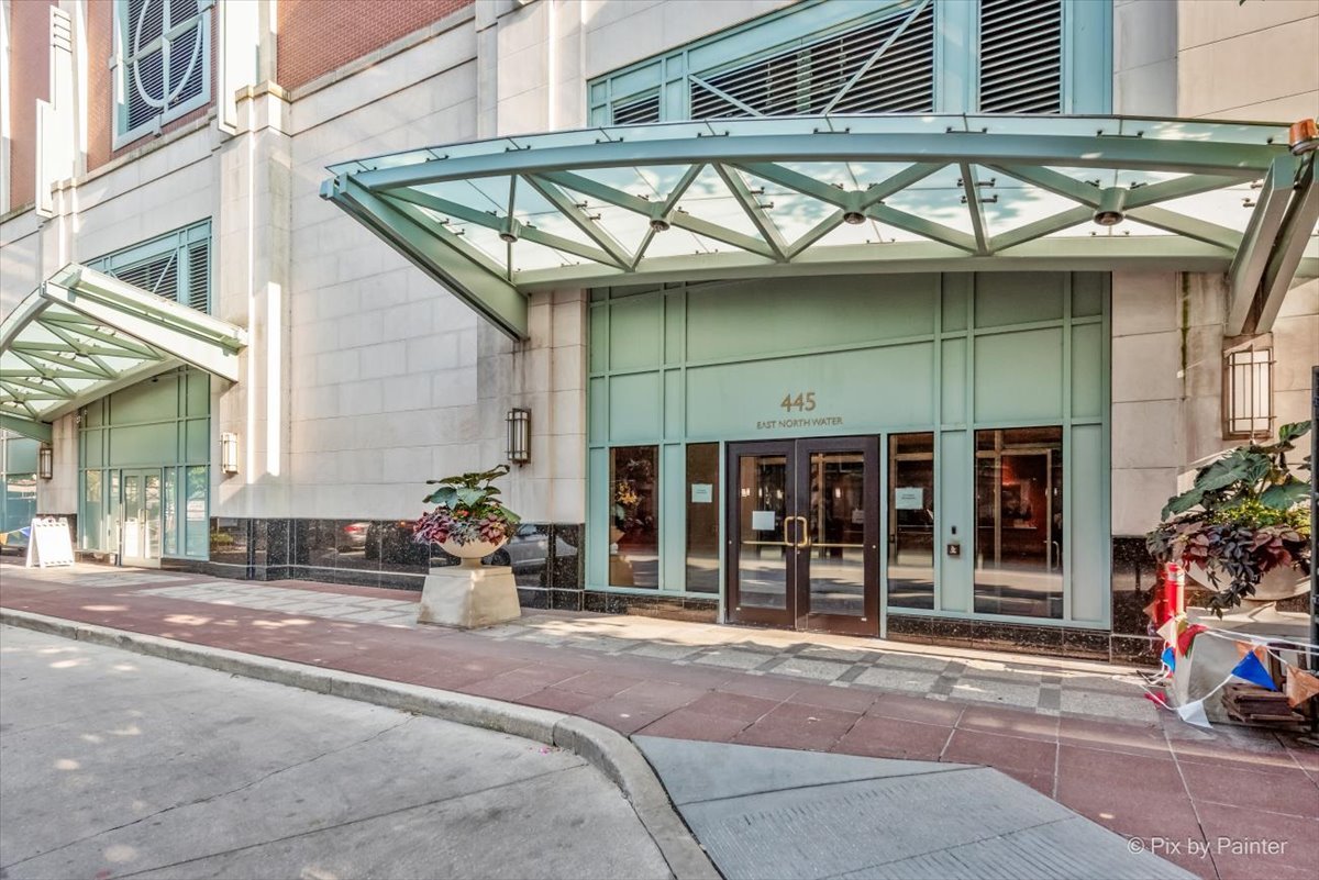 445 E North Water Street Unit: 2205