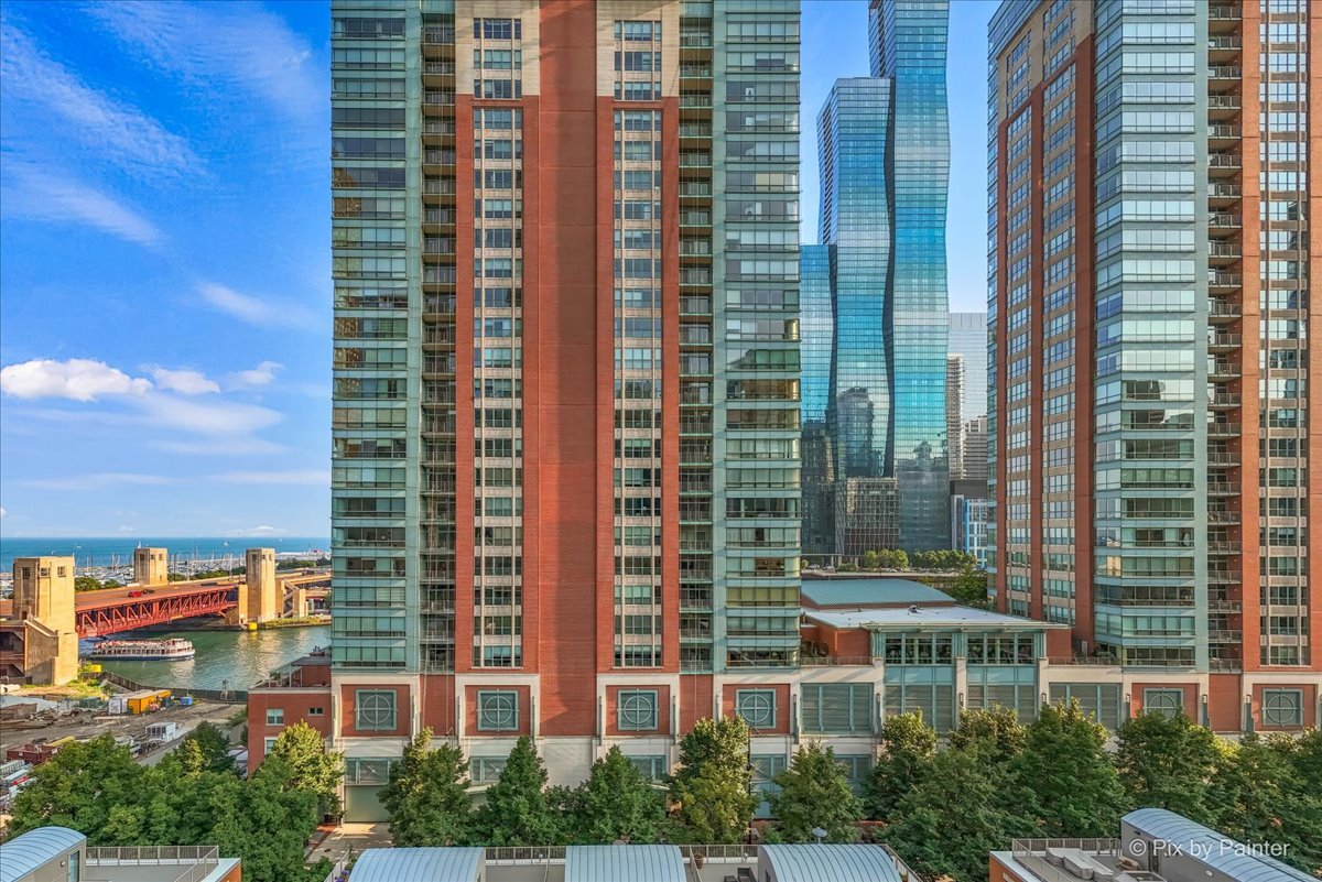 445 E North Water Street Unit: 2205