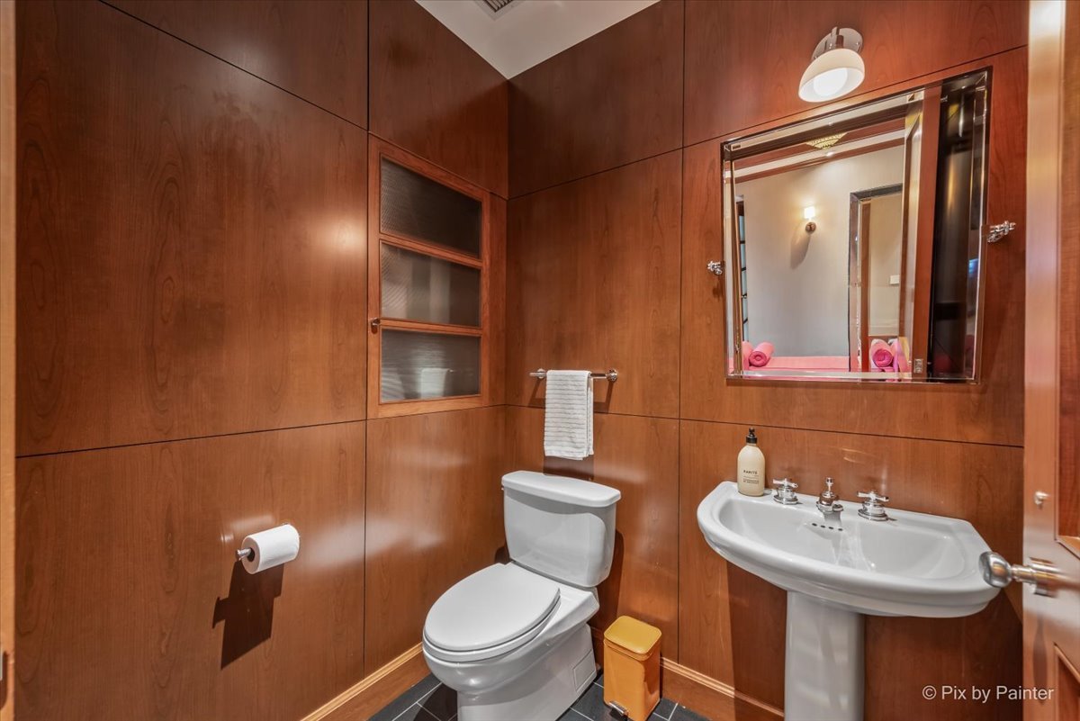 445 E North Water Street Unit: 2205