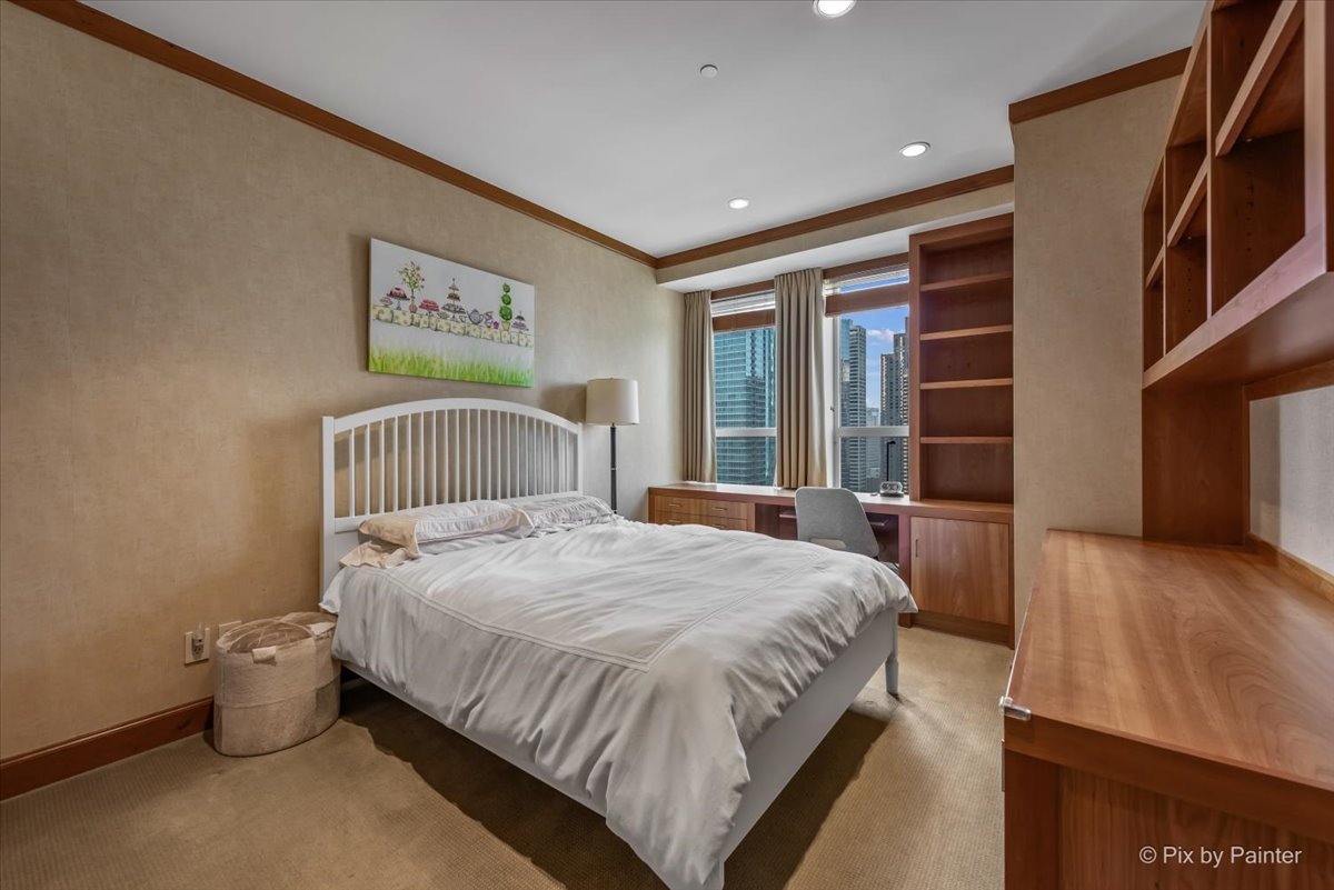 445 E North Water Street Unit: 2205