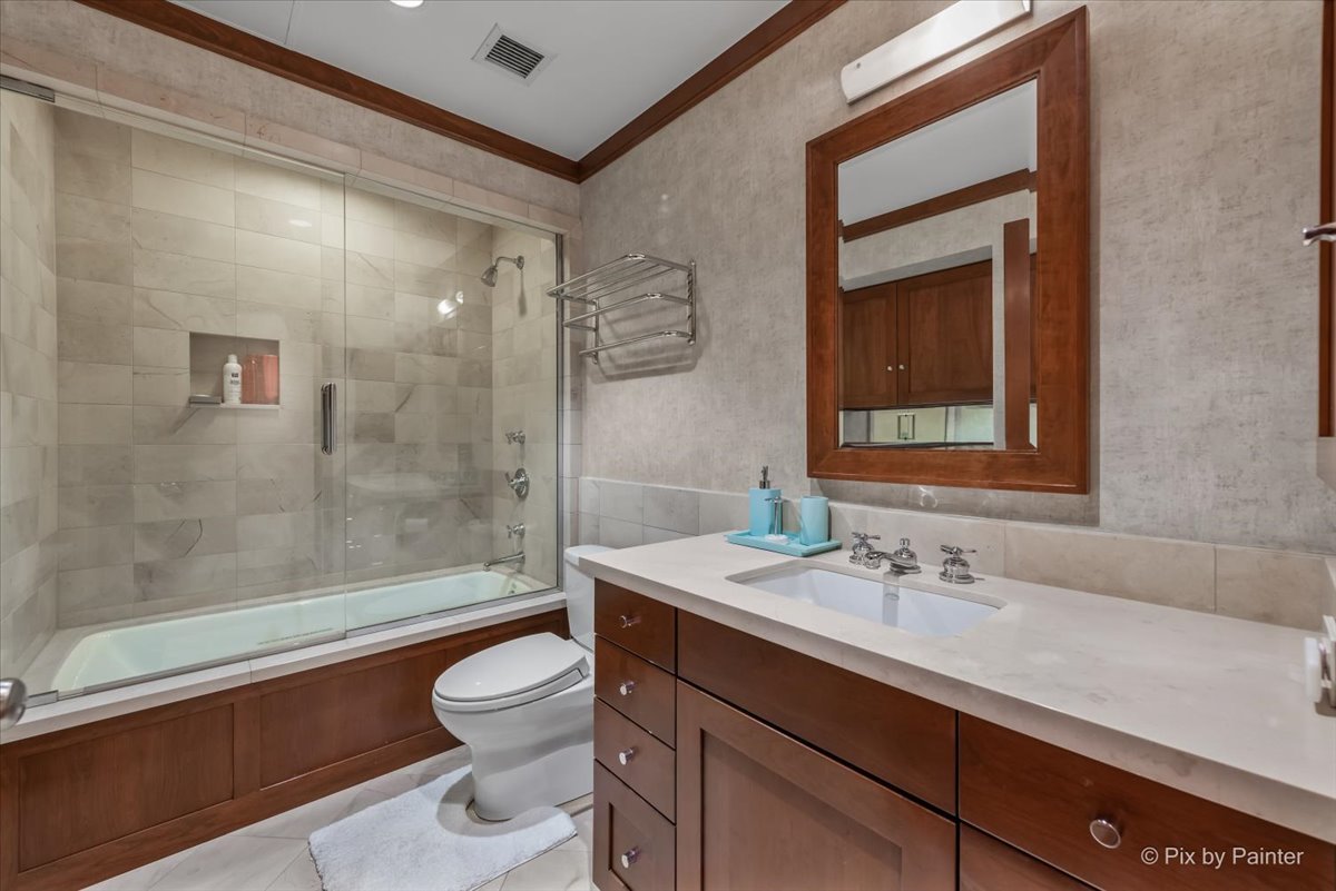 445 E North Water Street Unit: 2205