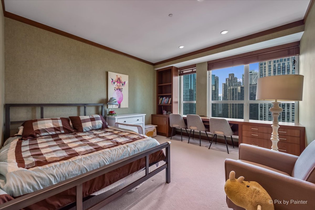 445 E North Water Street Unit: 2205