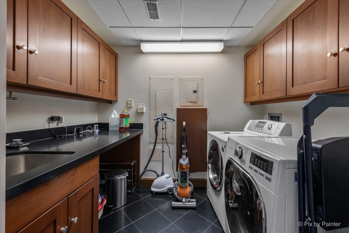 445 E North Water Street Unit: 2205