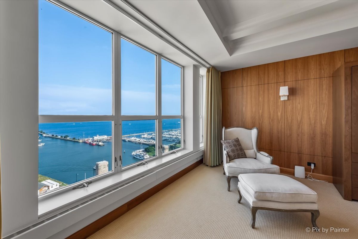 445 E North Water Street Unit: 2205
