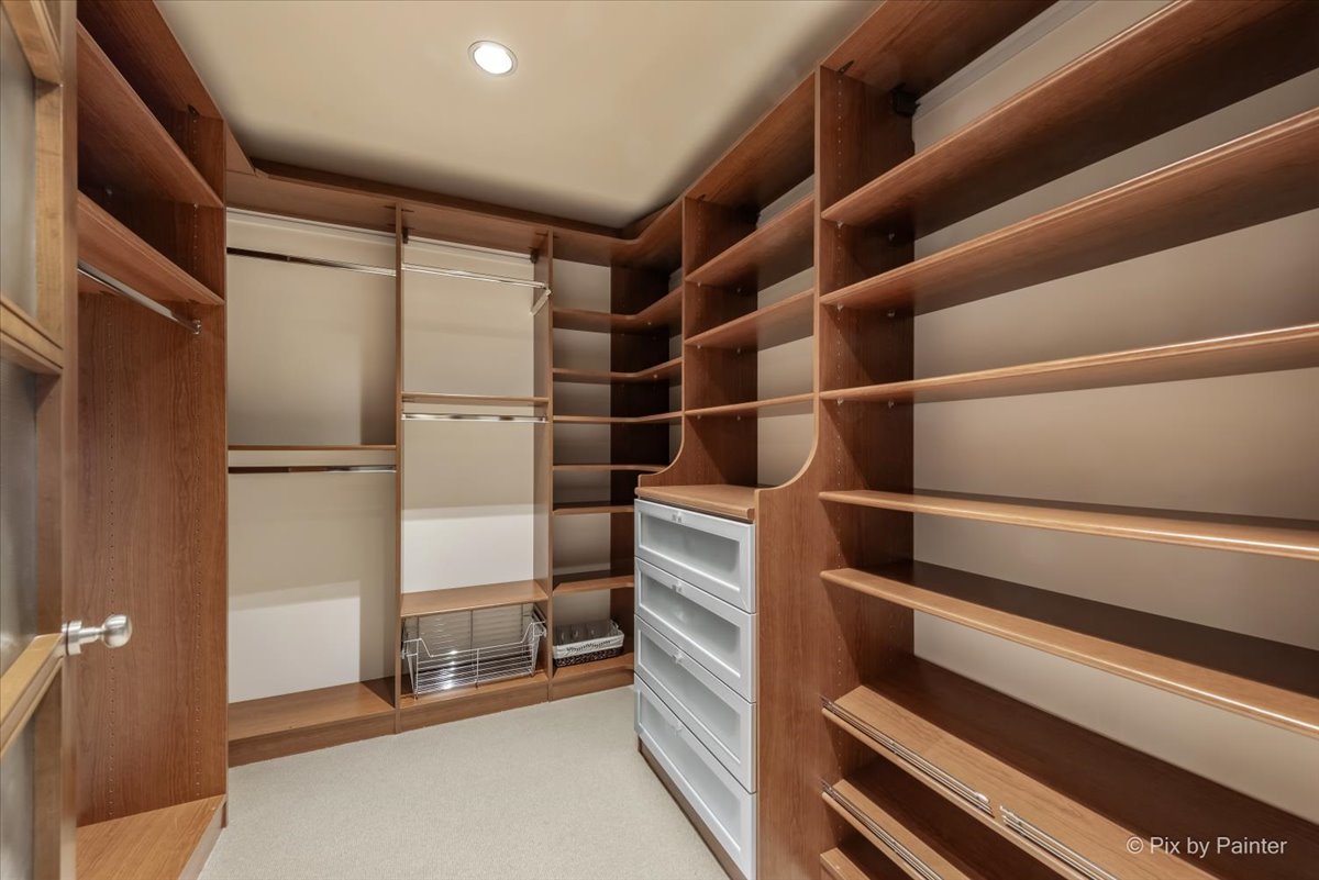 445 E North Water Street Unit: 2205