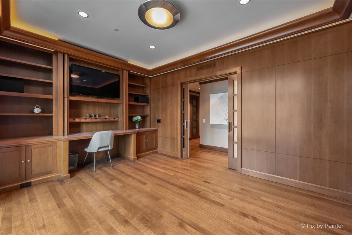 445 E North Water Street Unit: 2205