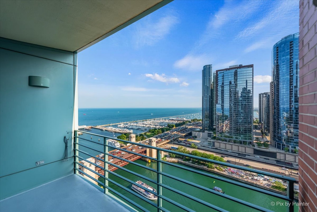 445 E North Water Street Unit: 2205