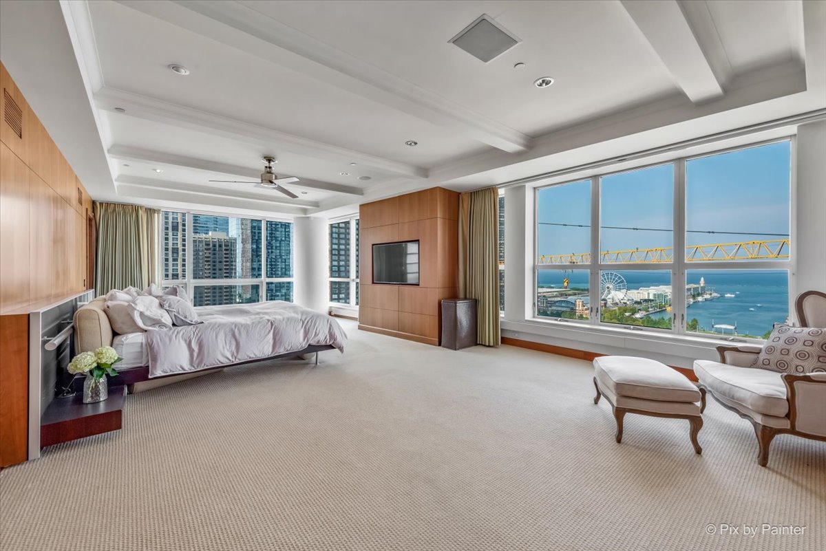 445 E North Water Street Unit: 2205