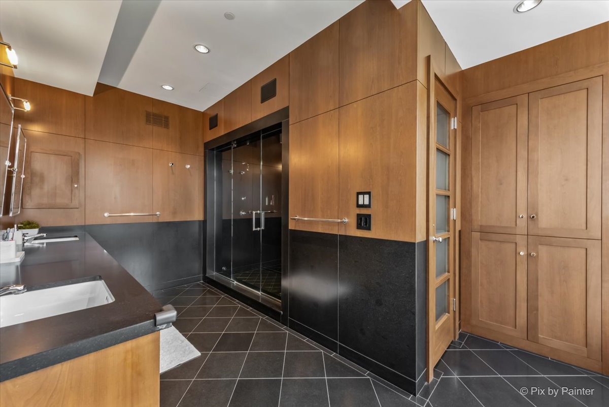 445 E North Water Street Unit: 2205