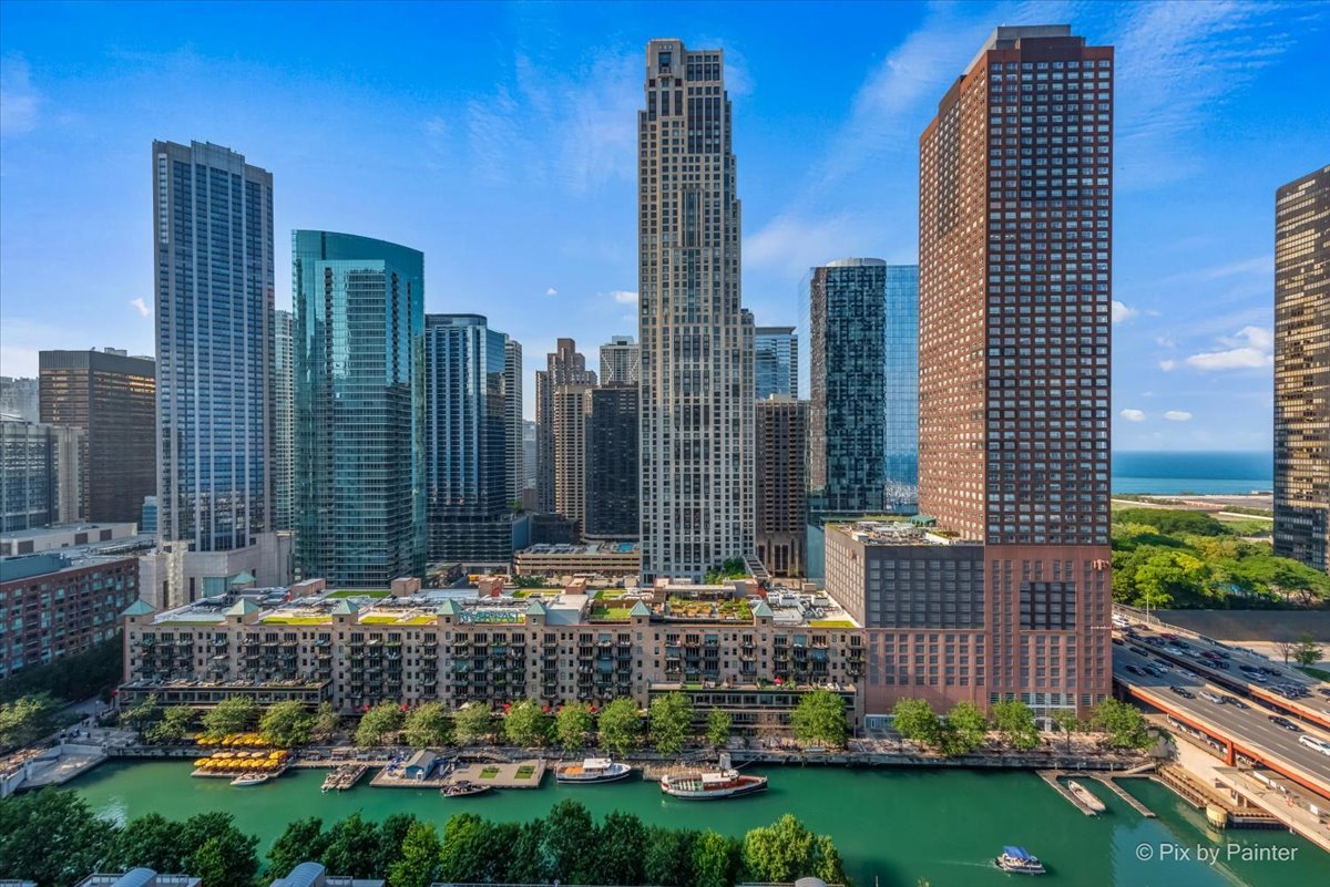 445 E North Water Street Unit: 2205