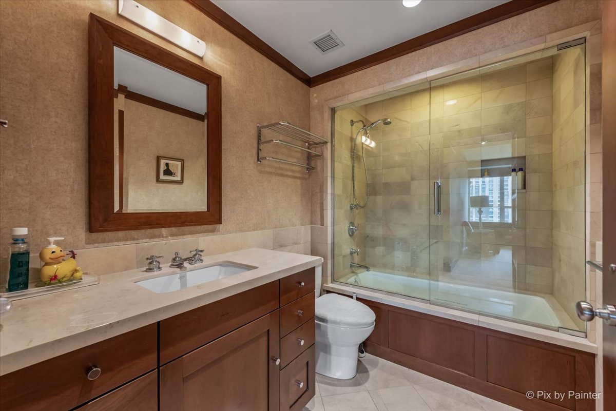 445 E North Water Street Unit: 2205