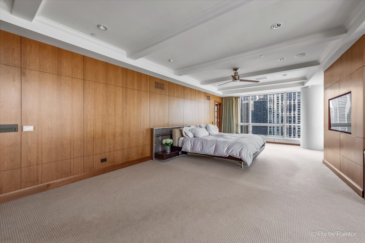 445 E North Water Street Unit: 2205