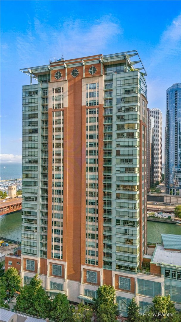 445 E North Water Street Unit: 2205