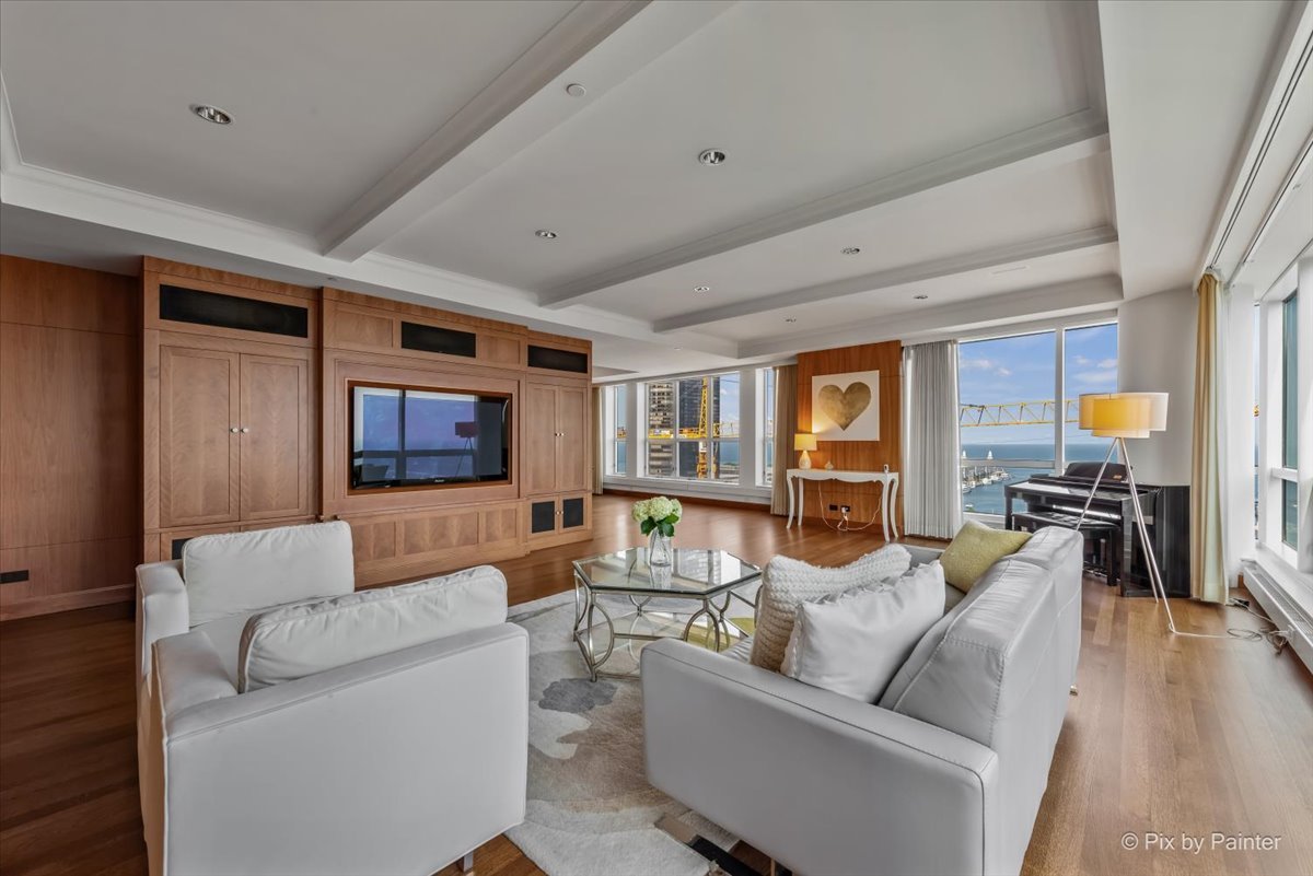 445 E North Water Street Unit: 2205