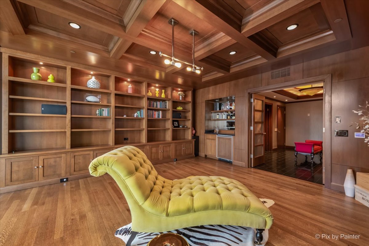 445 E North Water Street Unit: 2205
