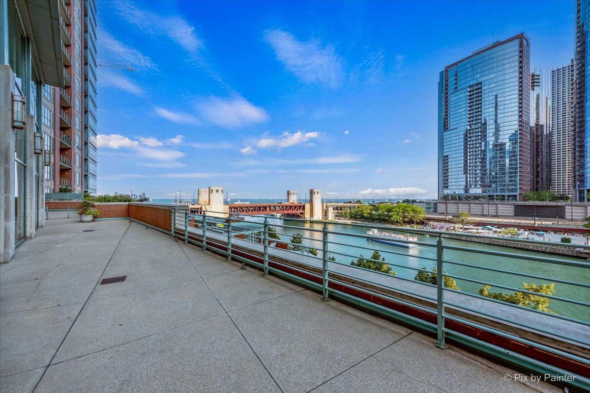 445 E North Water Street Unit: 2205