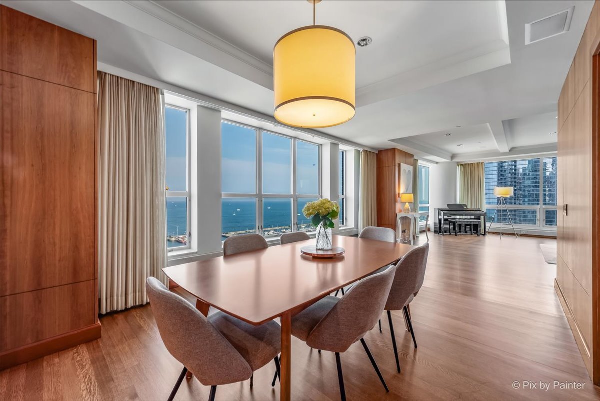 445 E North Water Street Unit: 2205