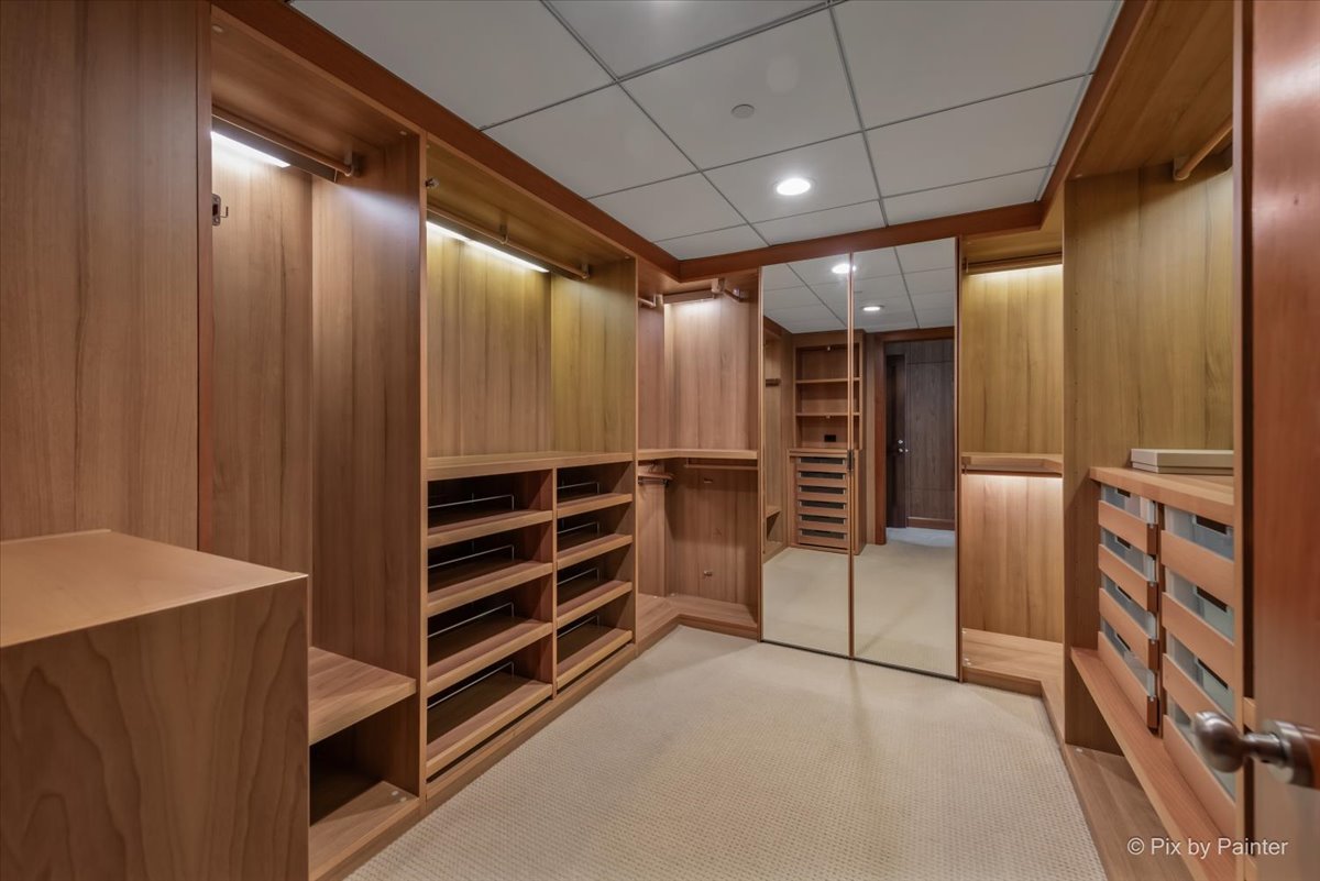 445 E North Water Street Unit: 2205