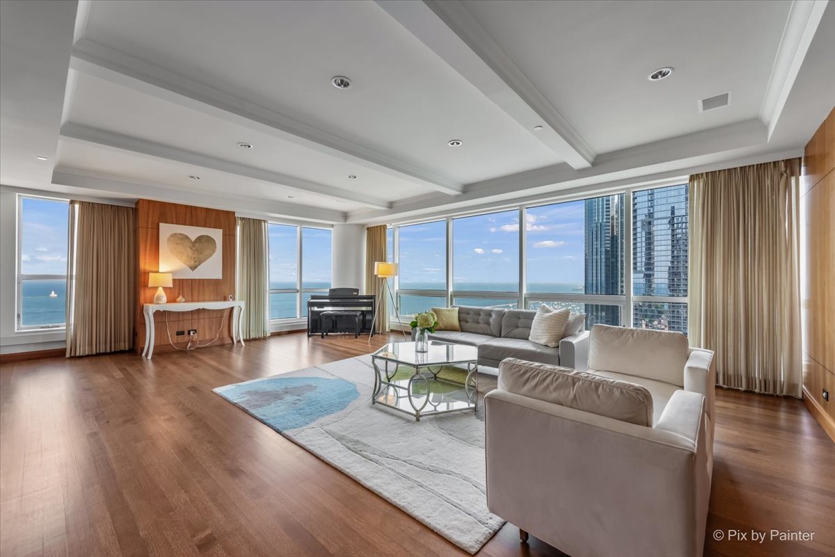 445 E North Water Street Unit: 2205