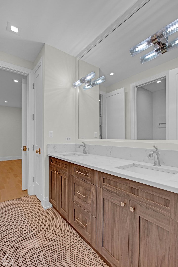 2036 N Wolcott Avenue