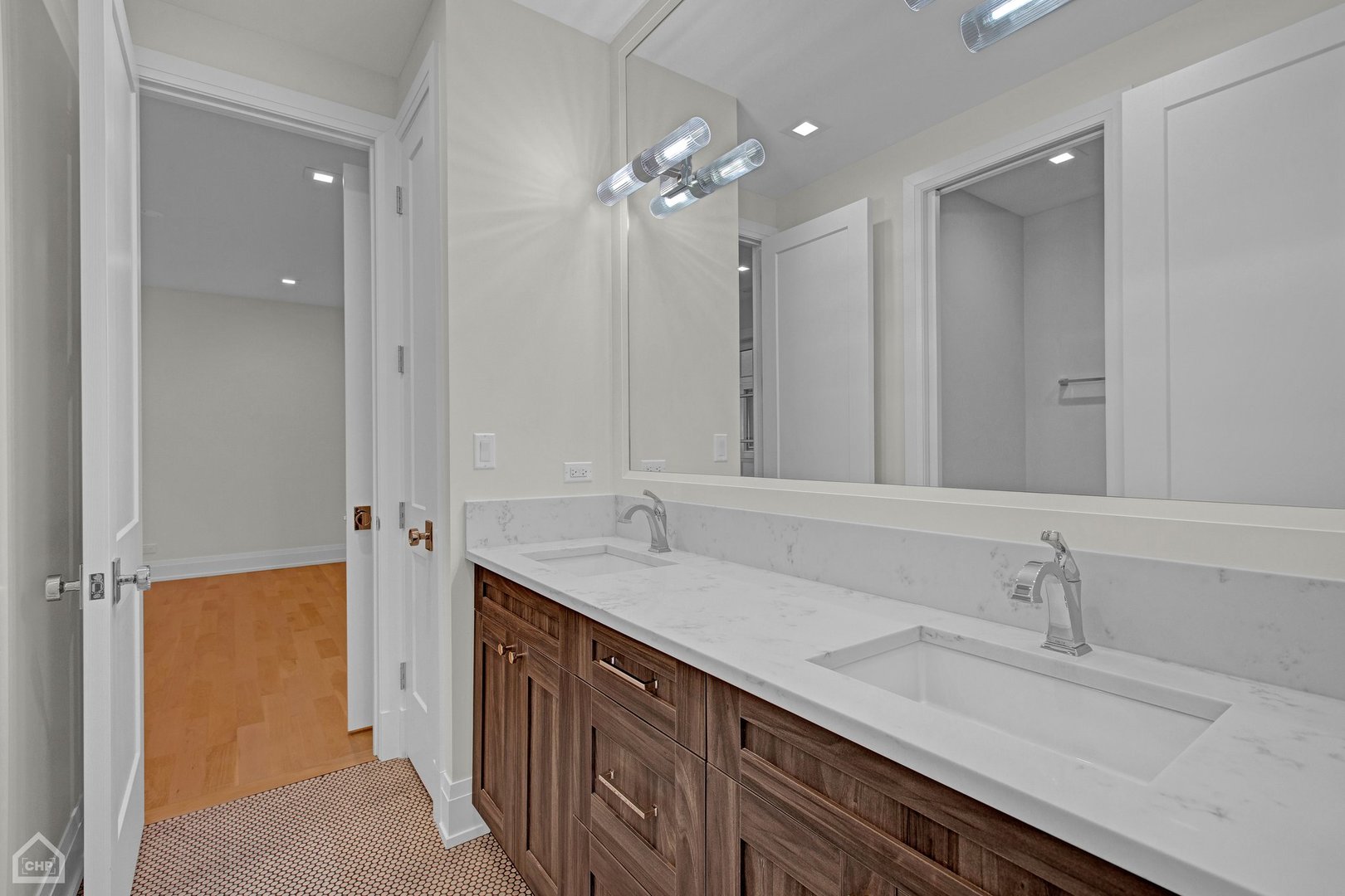 2036 N Wolcott Avenue