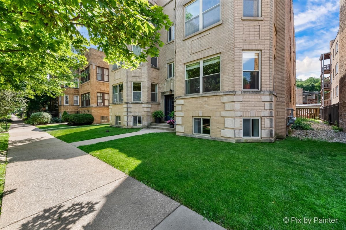 4250 N Mozart Street Unit: 1S