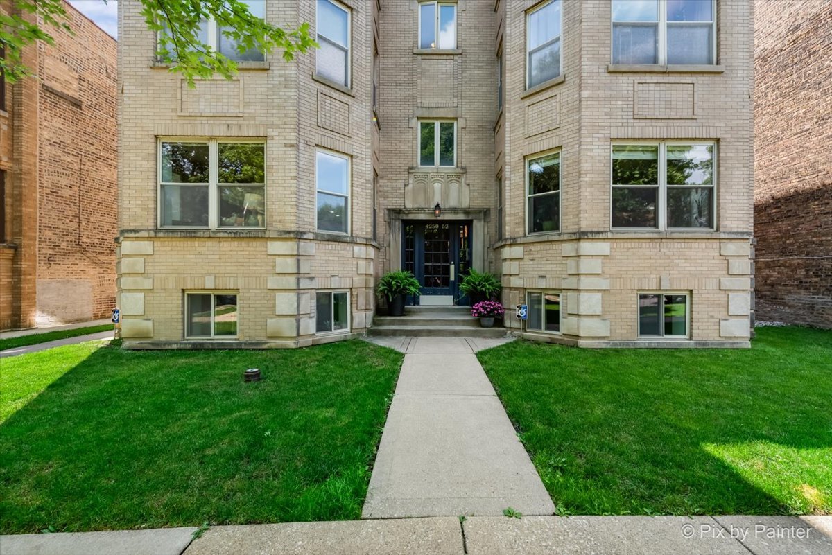 4250 N Mozart Street Unit: 1S