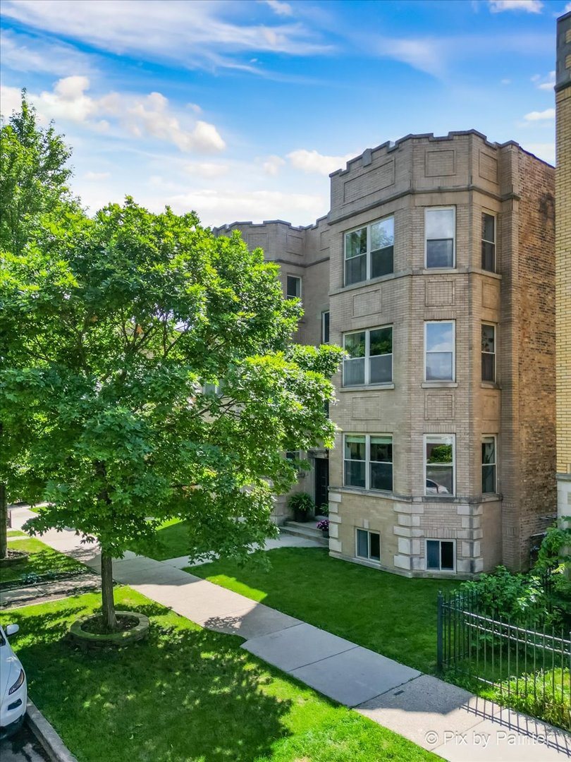 4250 N Mozart Street Unit: 1S