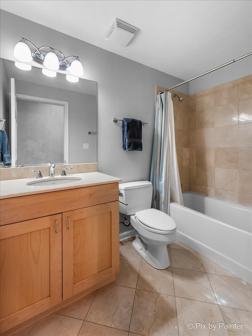4250 N Mozart Street Unit: 1S