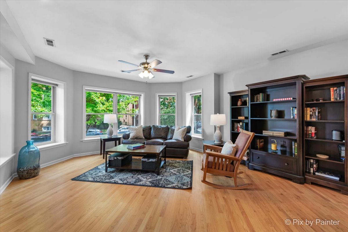 4250 N Mozart Street Unit: 1S
